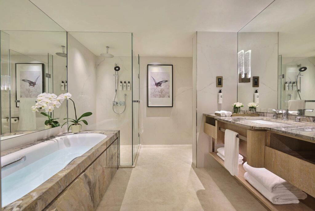 Deluxe Room with Balcony Badezimmer