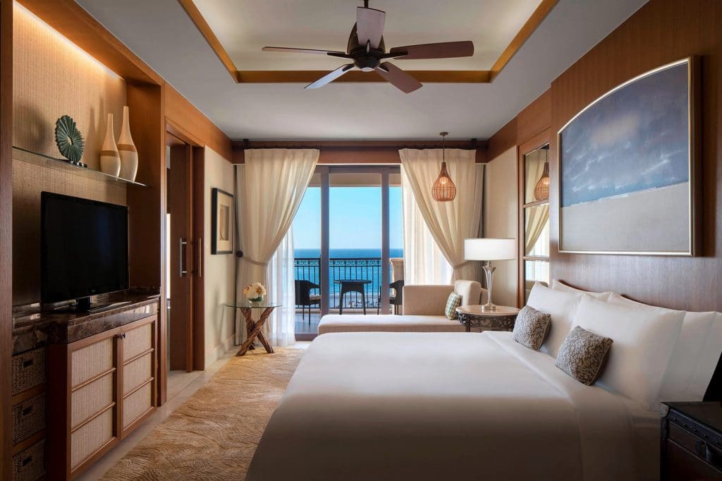 Premier Sea View Room Schlafzimmer