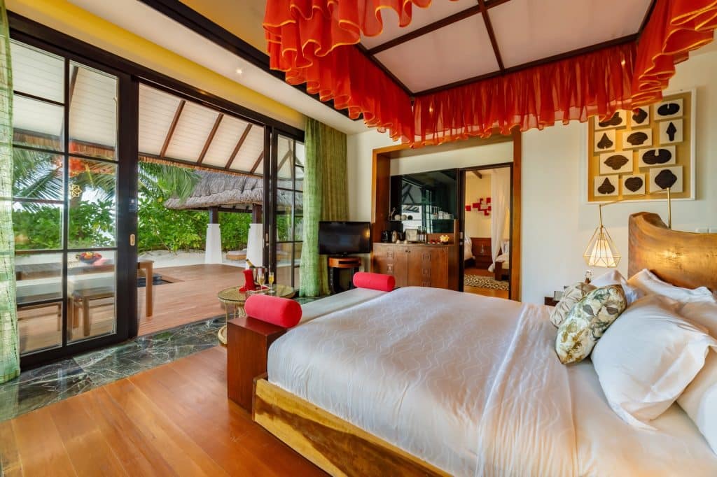 Earth-Pool-Pavilion-Master-Bedroom-1