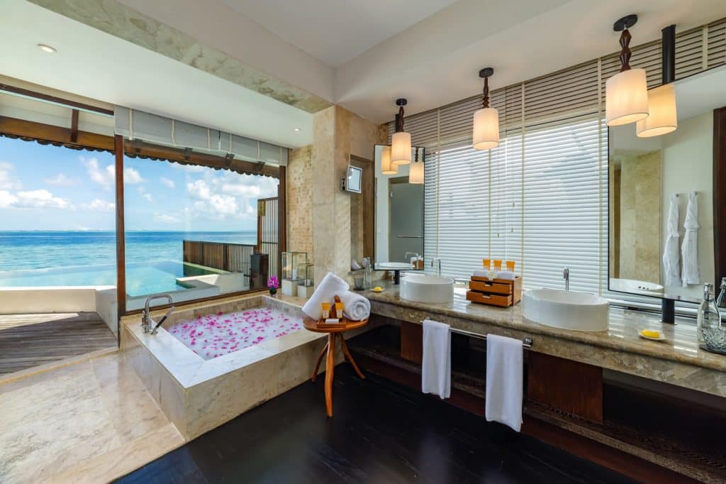 Ocean-Pool-Suite-Master-Bathroom-1
