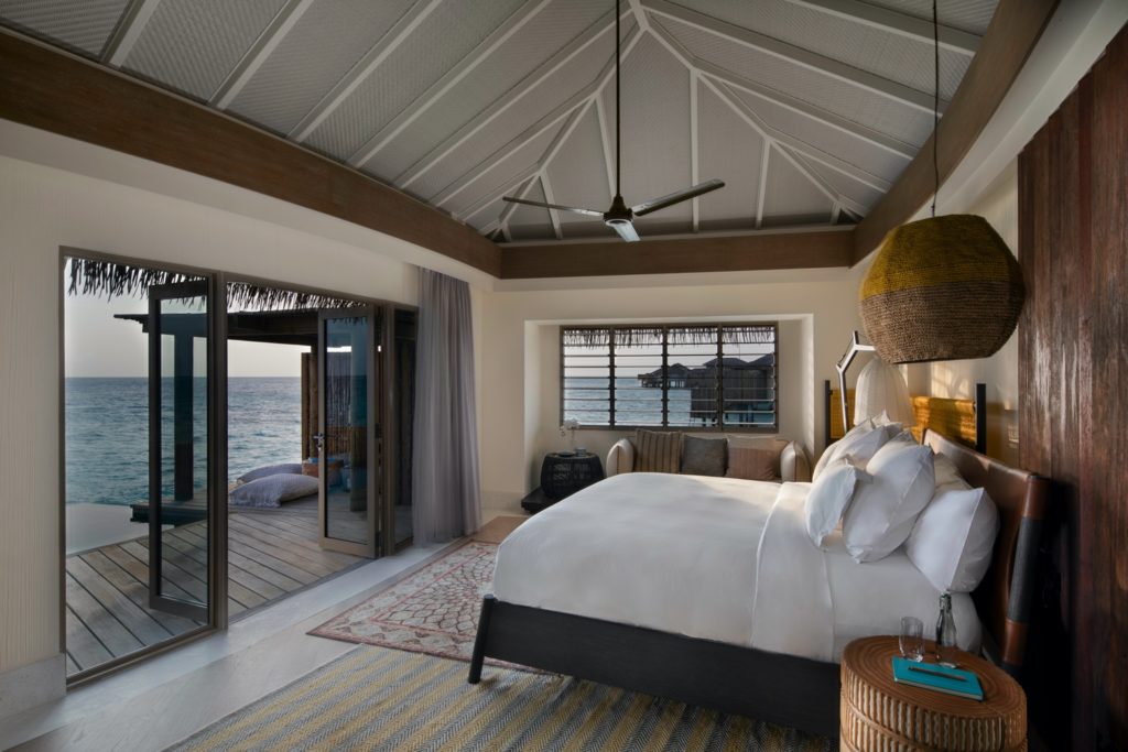 Schlafzimmer Overwater Pool Villa
