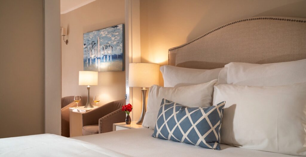 Room 15 Bett und Sitzgelegenheit