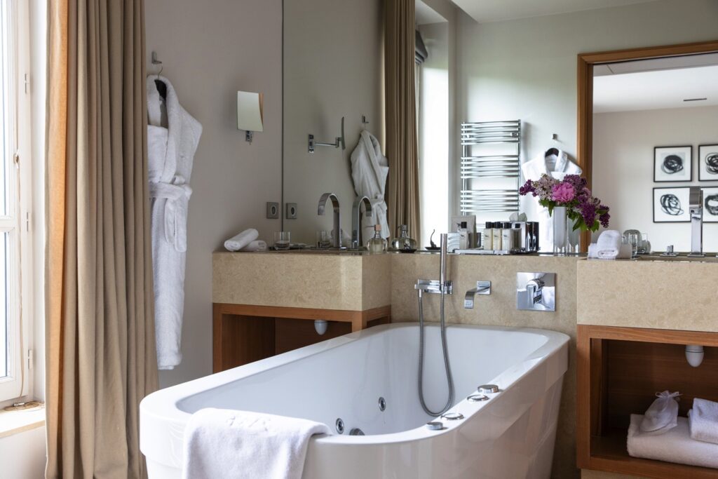 La Réserve Paris Apartments Badezimmer