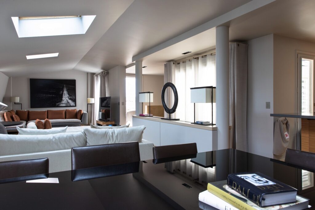 2 Bedroom Duplex Eiffel Wohnzimmer