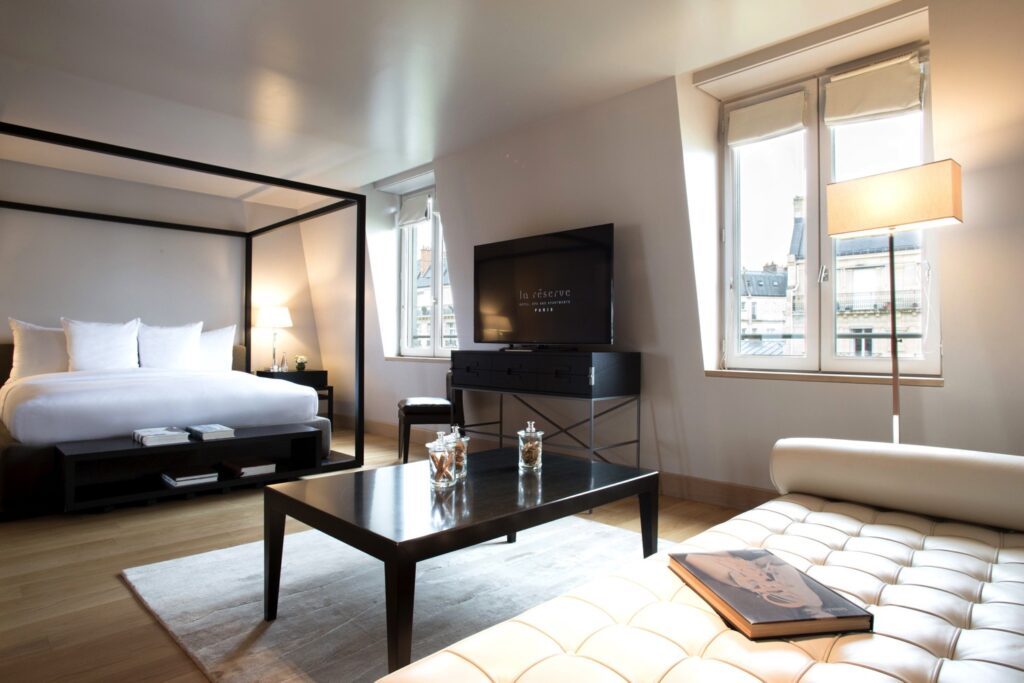 2 Bedroom Duplex Eiffel Schlafzimmer