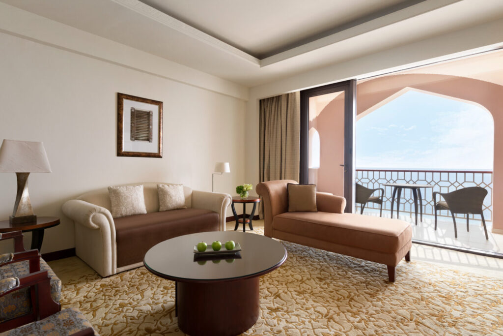 Al Husn One Bedroom Suite - Wohnbereich